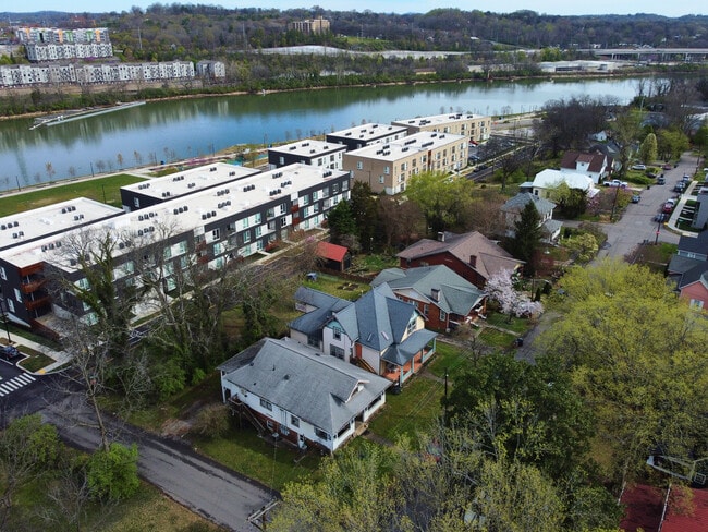 Building Photo - 801 Phillips Ave Unit 801-1 Phillips Avenue