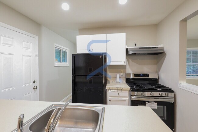 Photo - Move in before October 31st and get a $250...