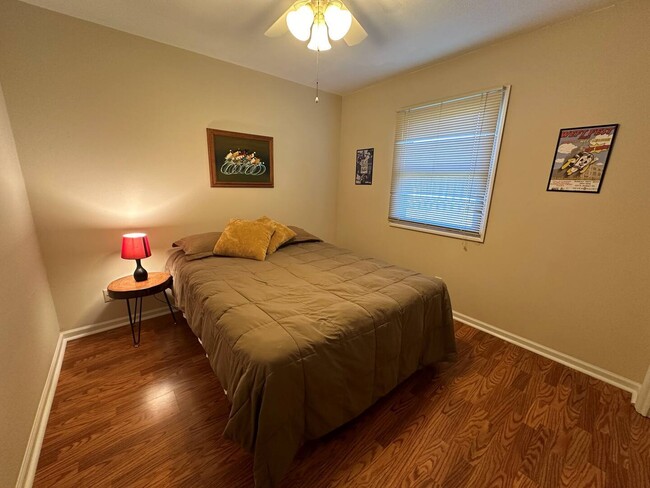 Photo - 101 N East St