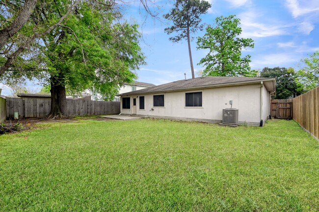 Building Photo - 28715 Fox Lynn Dr