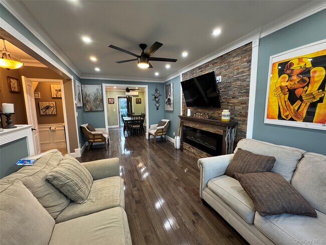 Photo - 753 Clarence Ave