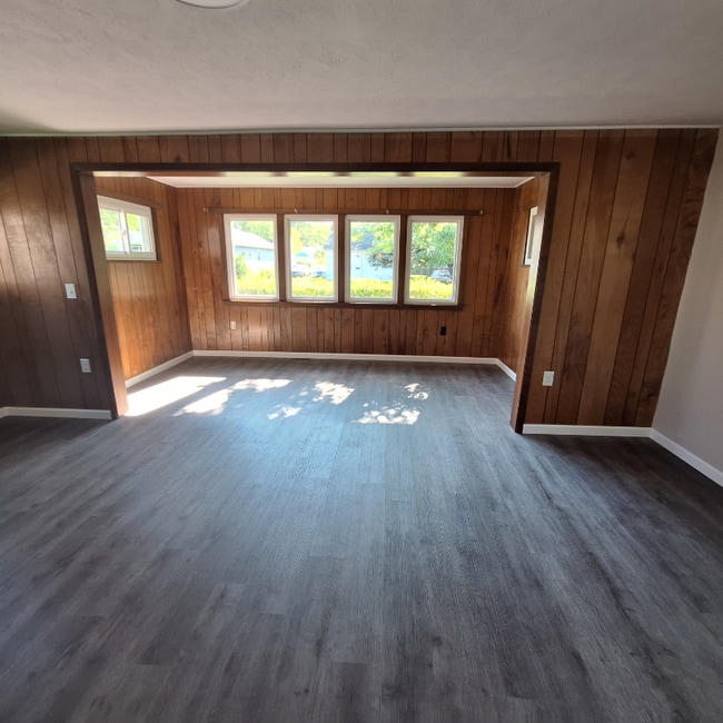 Photo - 5662 Park St