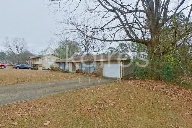 Photo - 2319 Applewood Dr