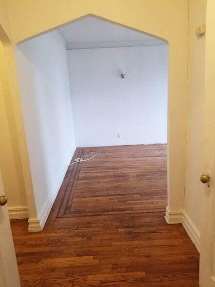 Photo - 47-41 41st St