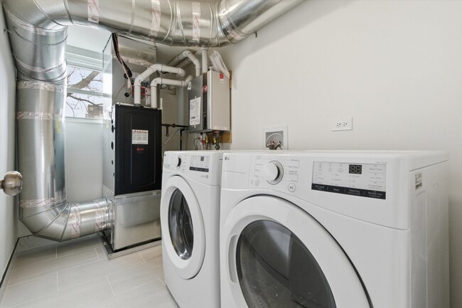 Photo - 5915 N Milwaukee Ave