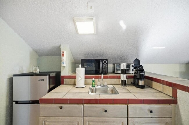 Photo - 305 N 6th St Unit B