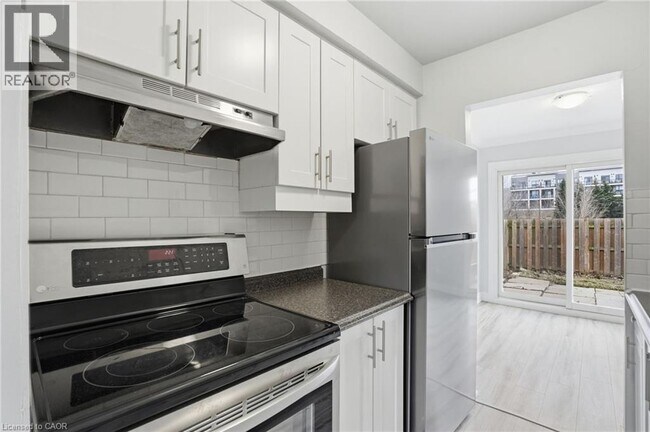 Photo - 125 Limeridge Rd W