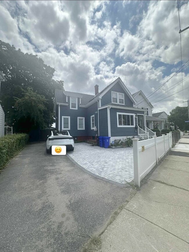 Building Photo - 317 Lynn St Rental
