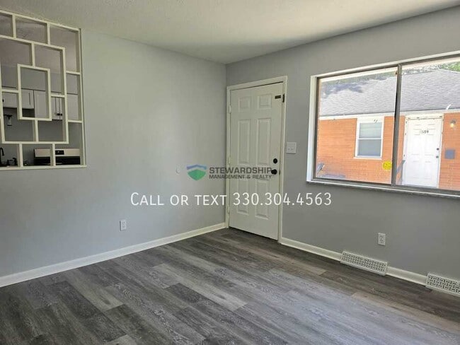 Photo - 2555 Edwin Ave Unit 2555