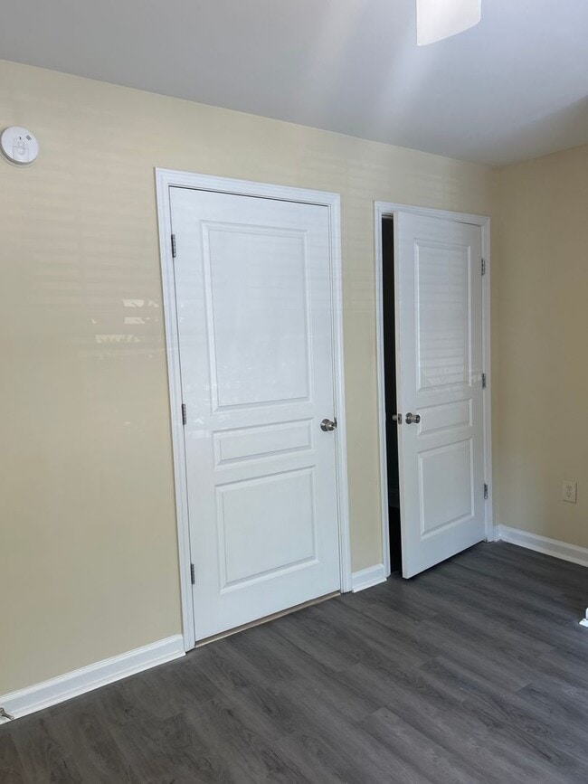 Building Photo - 04-106 Moore Unit 04-106 - B