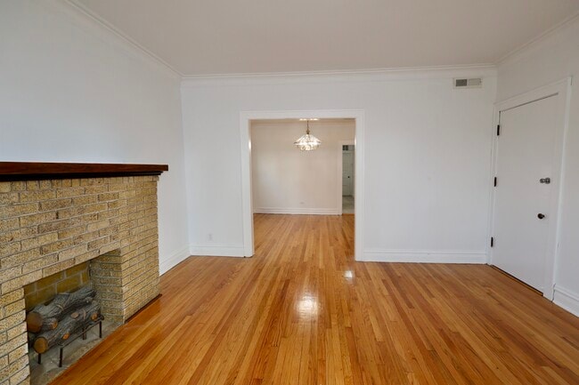 Building Photo - 3429 N Lowell Ave Unit 2
