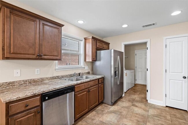 Photo - 926 Tudor Ln