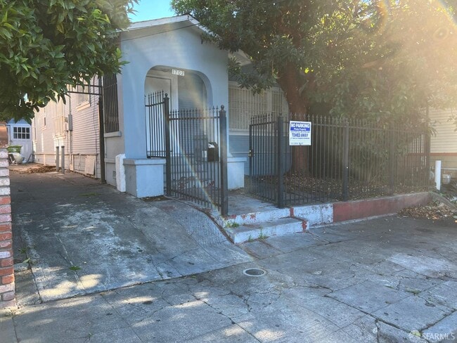 Building Photo - 1702 26th Ave