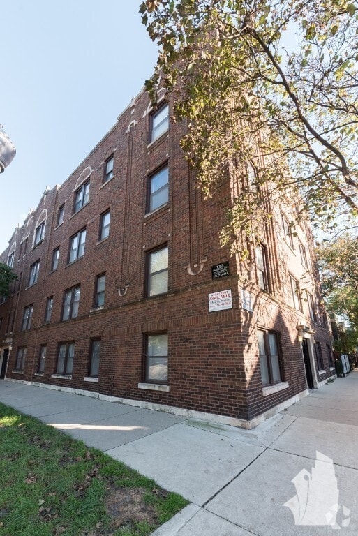 Building Photo - 1239 W Henderson St Unit 1249-1251-3 Rental