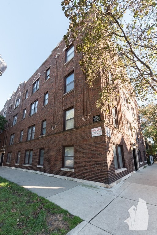 Photo - 1239 W Henderson St Apartments Unit 1249-1251-3