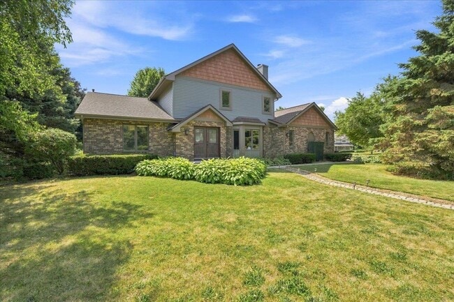 Building Photo - 911 Thomas Dr
