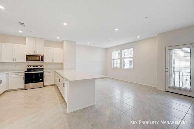 Photo - 5740 CRENELLATED St