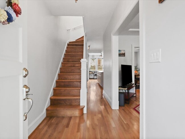 Photo - 1813 Bay St SE