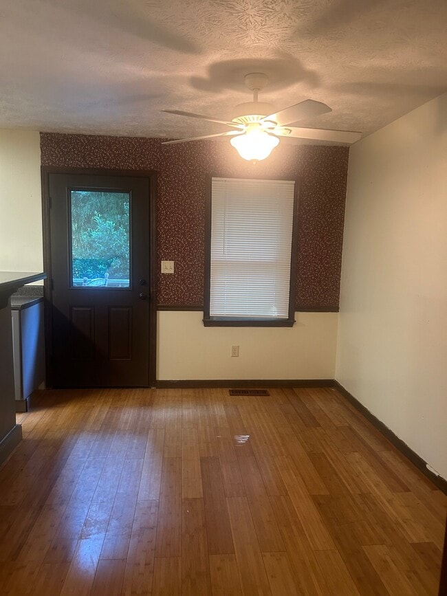 Photo - 198 Fairfield Cir