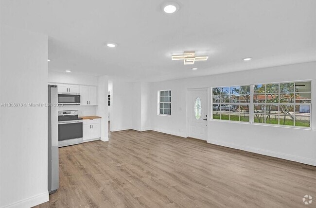 Building Photo - 1150 SW 46th Ave Rental