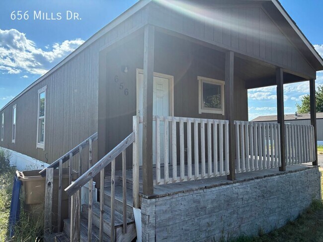 656 W Mills Dr