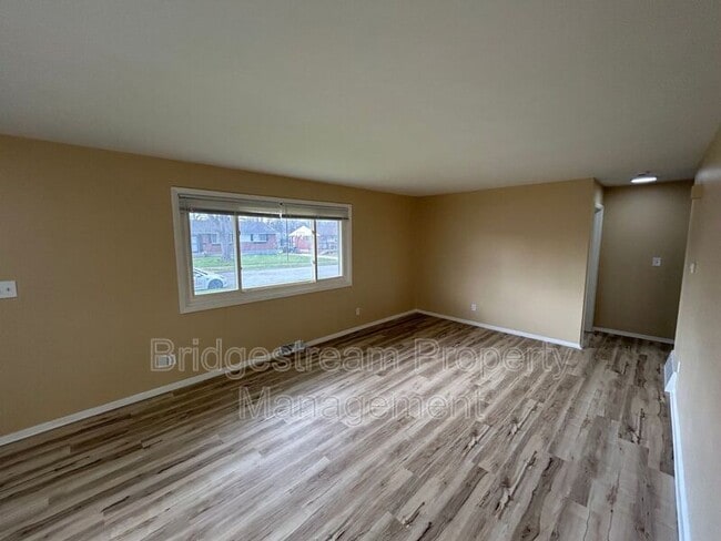 Photo - 22 Whispering Dr