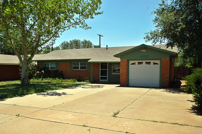 Updated 3/2/1 in a Charming Neighborhood - Updated 3/2/1 in a Charming Neighborhood Casa