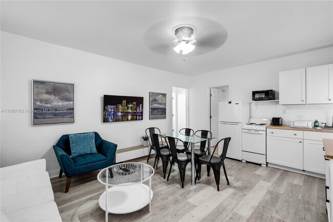 Photo - 975 SW 10th St Unit 1