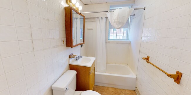 Building Photo - 176 Chiswick Rd Unit 29 Rental