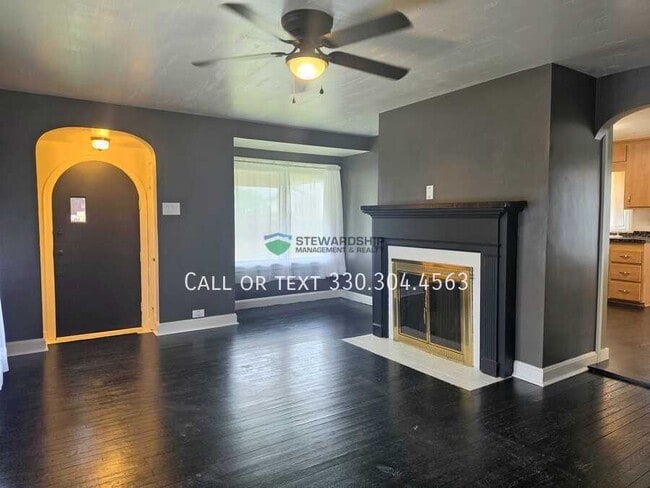 Photo - 2119 Maple Ave NE
