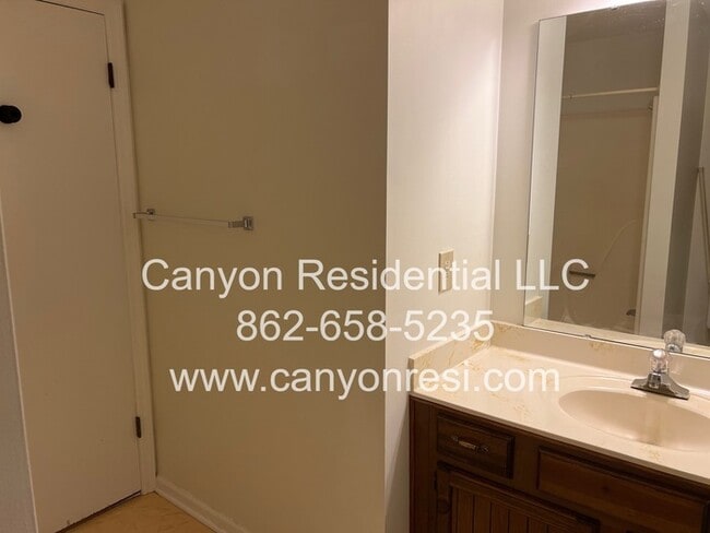 Photo - 2494 Shenandoah Dr