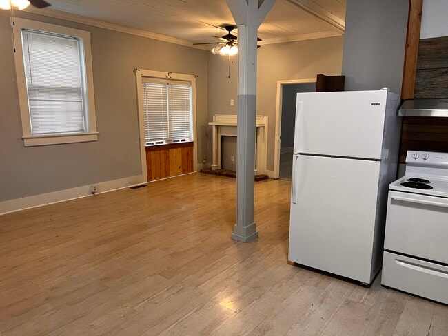 Building Photo - 102 Vine St Rental
