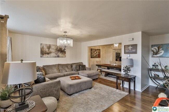 Photo - 204 Ridings Cir