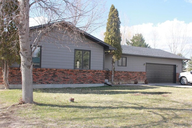 Building Photo - "Charming 3-Bedroom Retreat with 2 Full Baths in the Heart of Billings!"