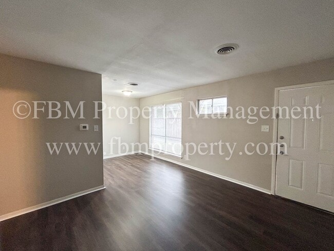 Photo - 106 S Kaufman St Unit 3
