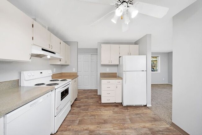 Photo - 2 bedroom 1 bath in Milwaukie!! 1st month free!