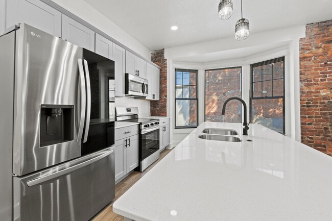 Photo - 420 W 4th St