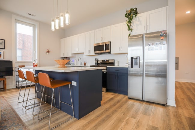 2402 W Carmen Ave Unit 3