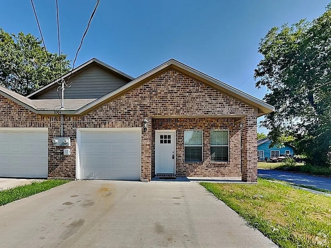 Building Photo - 2904 Bourland St Rental