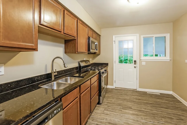 Photo - 1463 Deerfield Rd