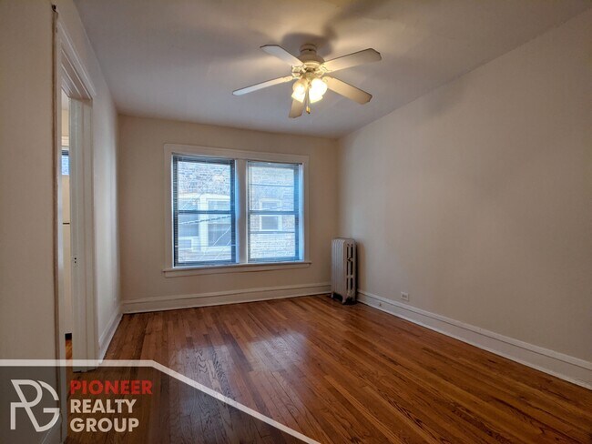 Building Photo - 534 W Cornelia Ave Unit 210 Rental