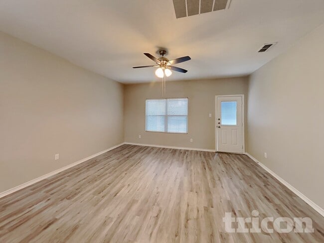 Photo - 601 Creekview Dr