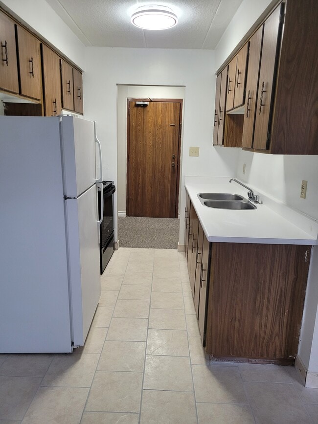 Photo - SPACIOUS TWO BEDROOM UNIT WITH BALCONY Unit 209
