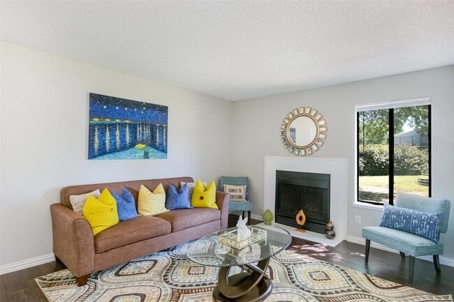 Building Photo - 4600 W Pioneer Dr Unit 105