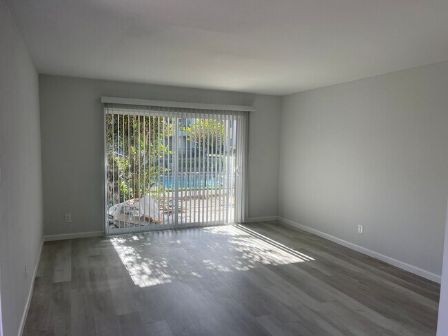 Photo - Gated & Remodeled 1br/1ba on Lake near Pool Unit 3