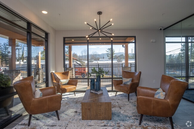 Oficina de arrendamiento - Venture at Long Shoals