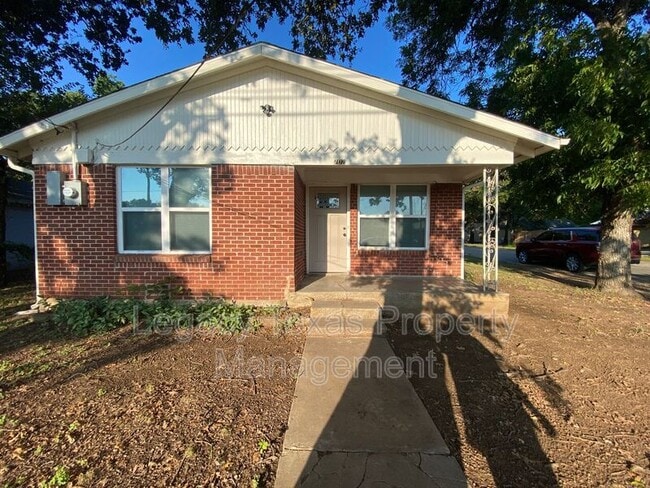 Photo - 702 S Wilhite St