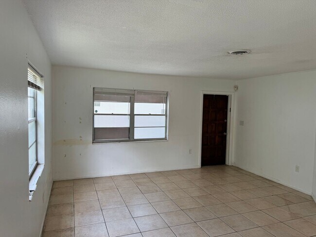 Photo - 4917-4917 21st St W Unidad 4917