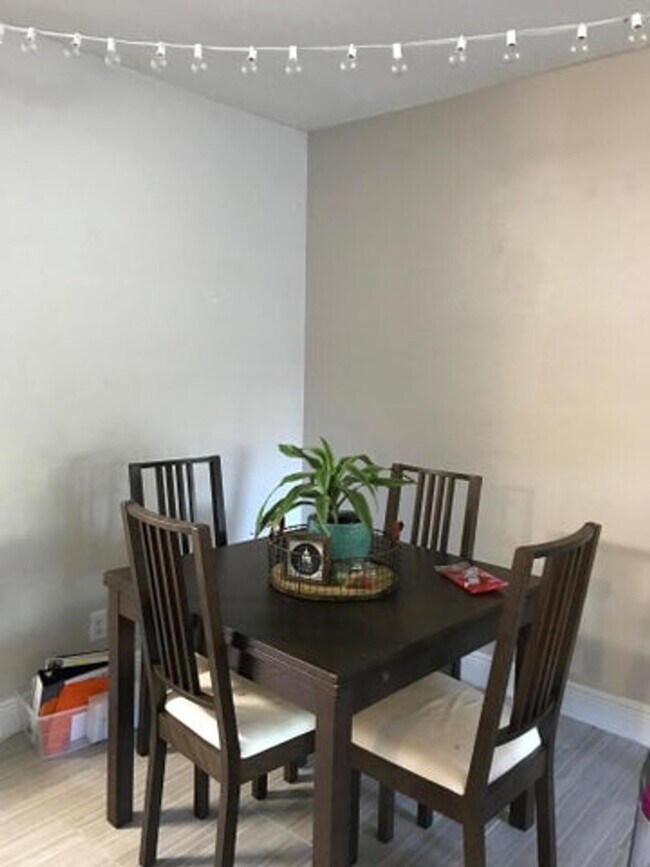 Photo - 208 Coventry St