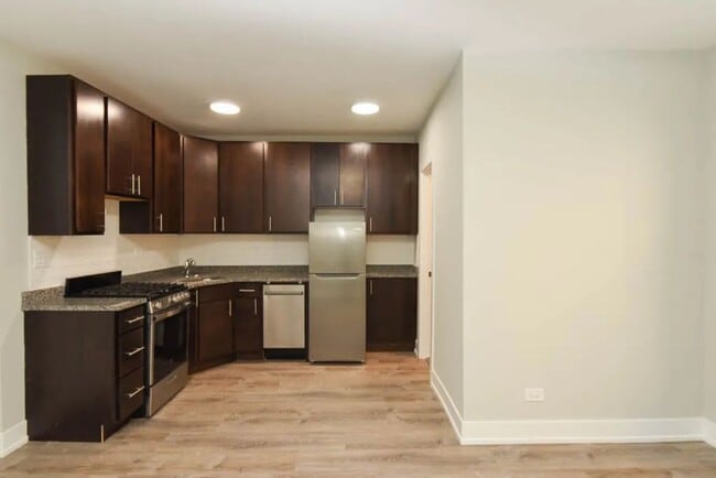 Photo - 834 W Wolfram St Unit 300